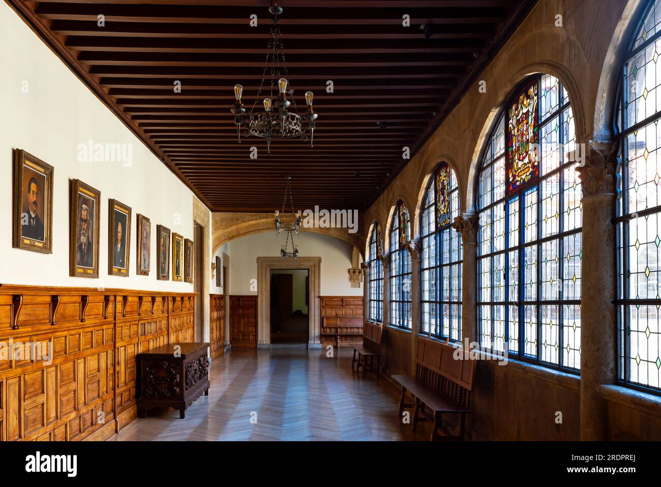 Cour du Palacio de los Guzmanes bâtiment Renaissance dans la vieille ville de León, Castilla y Leon, Espagne. Maintenant le siège du gouvernement provincial de le Banque D'Images