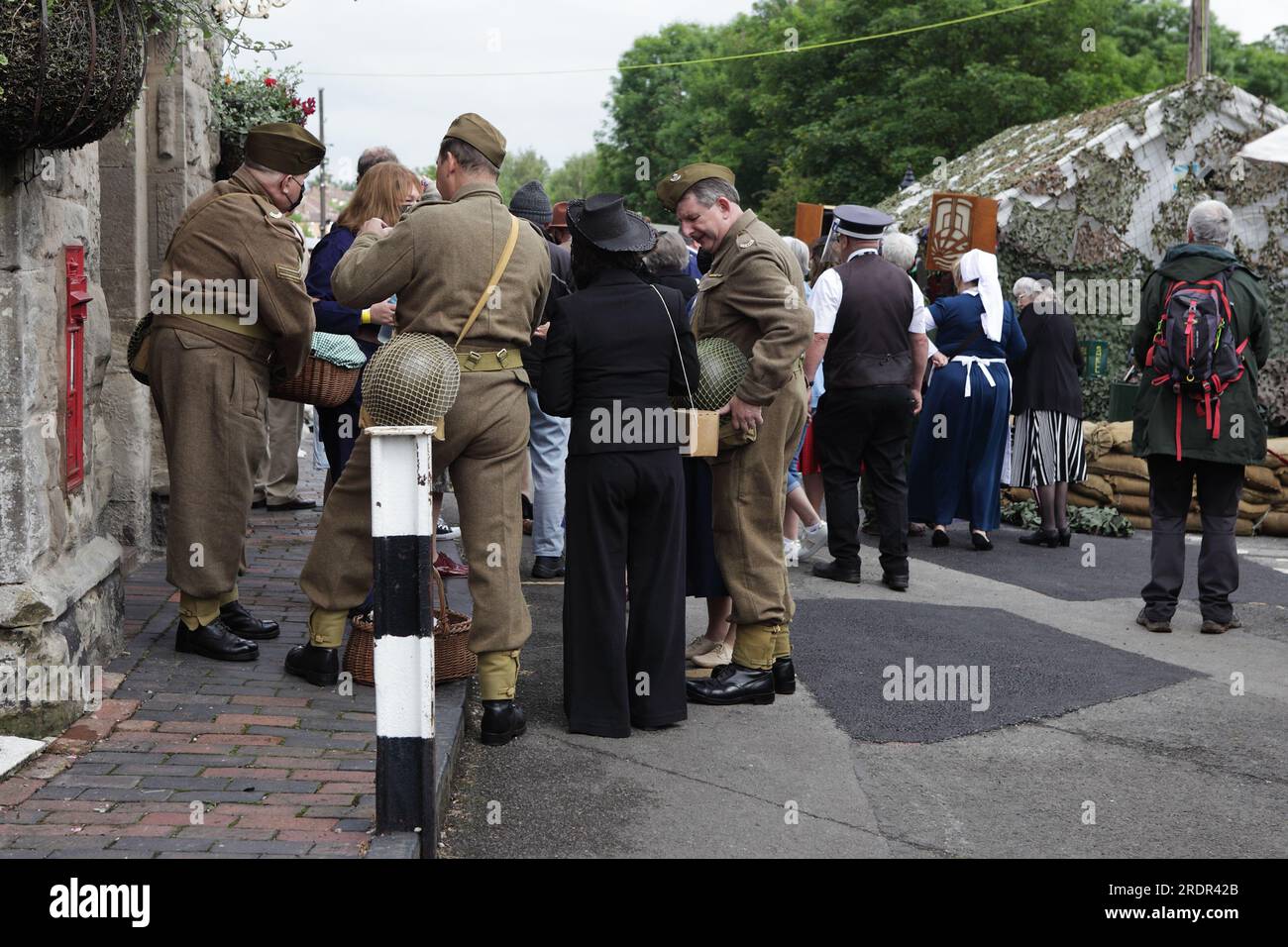 La population locale et les visiteurs de Bridgnorth ont tous rêvé jusqu'aux Nines pour Severn Valley Railway 1940s jour à Bridgnorth. Banque D'Images