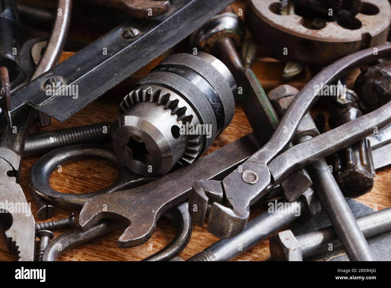 Divers outils métalliques pour les travaux de montage et de rotation Banque D'Images