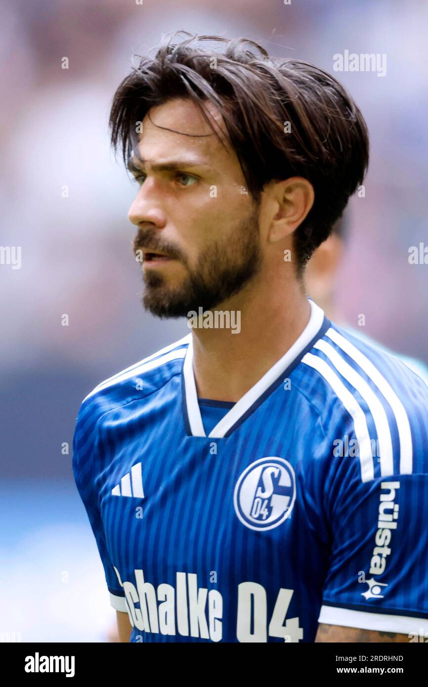 Gelsenkirchen, Allemagne, 2. Fussball Bundesliga Freundschaftsspiel International FC Schalke 04 vs FC Twente 2-2 am 22. 07. 2023 in der Veltins-Arena auf Schalke in Gelsenkirchen Danny LATZA (S04) Norbert Schmidt, Duesseldorf Banque D'Images