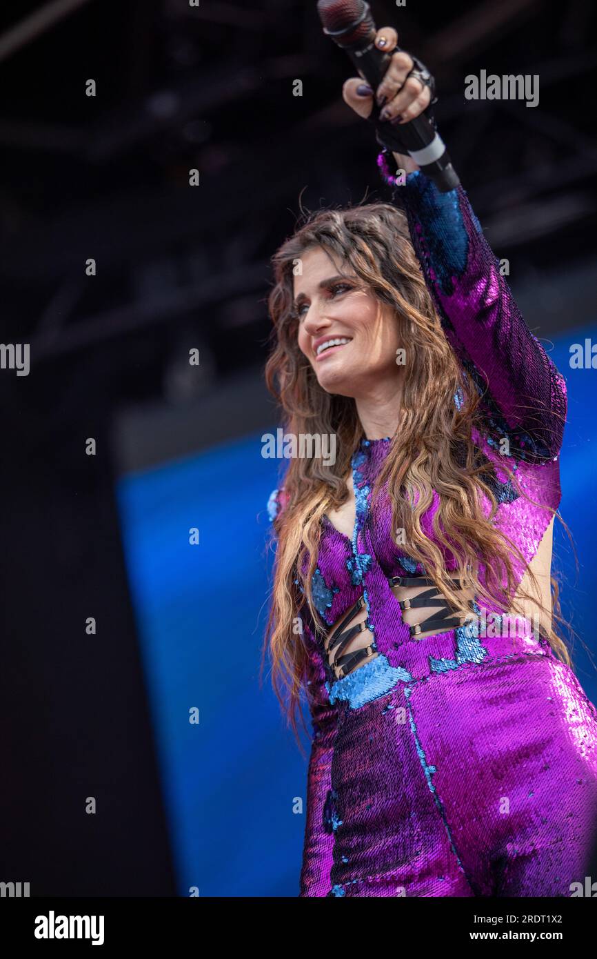 Idina Kim Menzel en concert à la London Pride 2023 à Trafalgar Square Banque D'Images