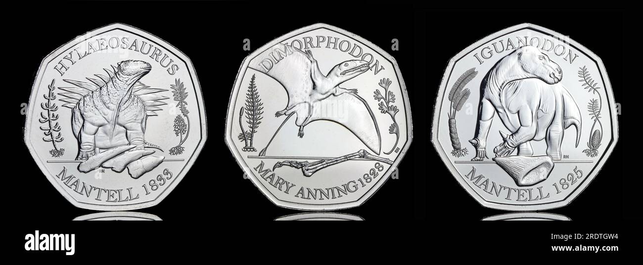Un ensemble de pièces de monnaie de dinosaure 50p avec un Hylaeosaurus, Dimorphodon et Iguanodon Banque D'Images