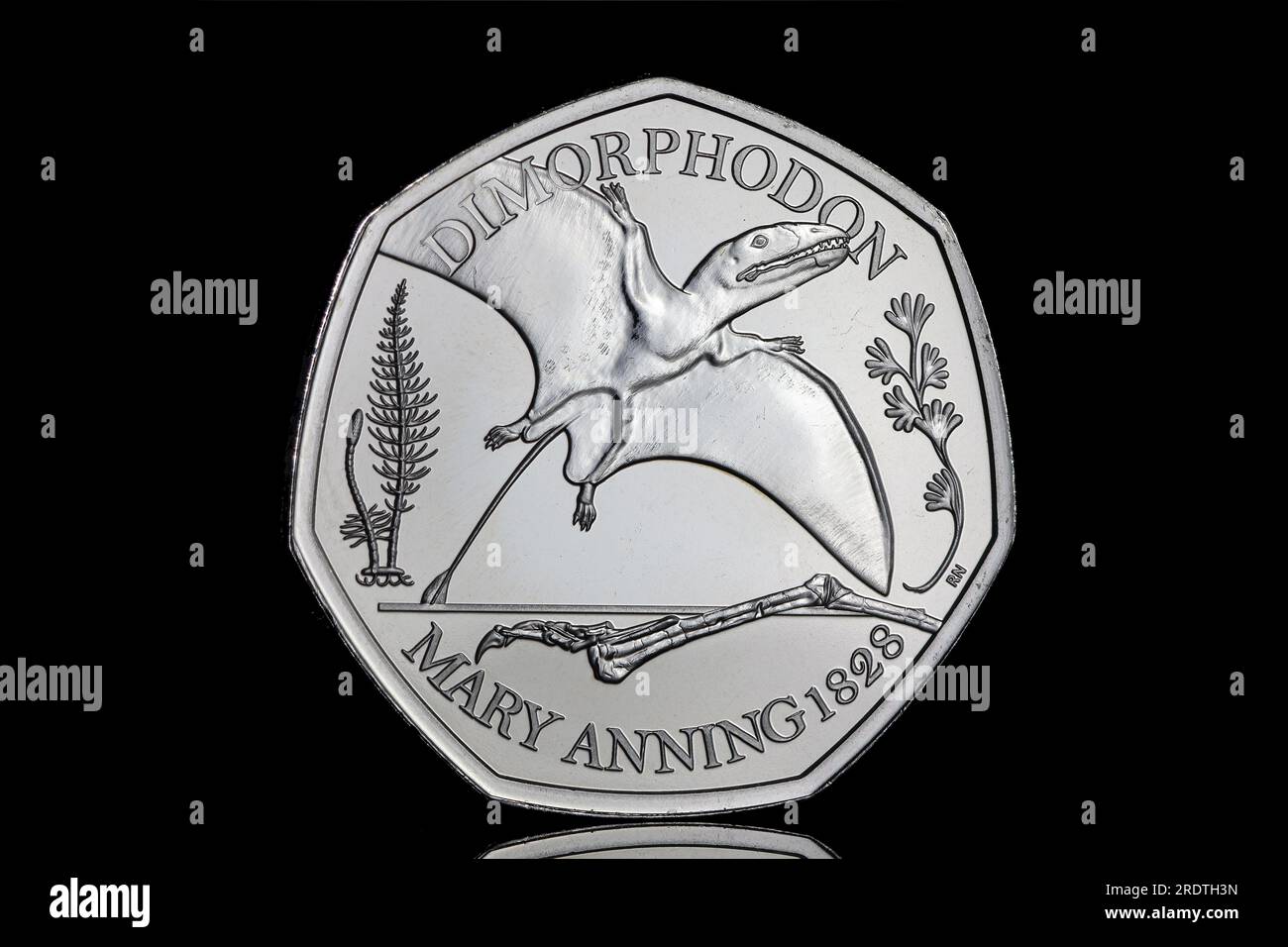 Pièce de 2021 50p représentant un Dimorphodon, le premier dinosaure ailé jamais identifié Banque D'Images
