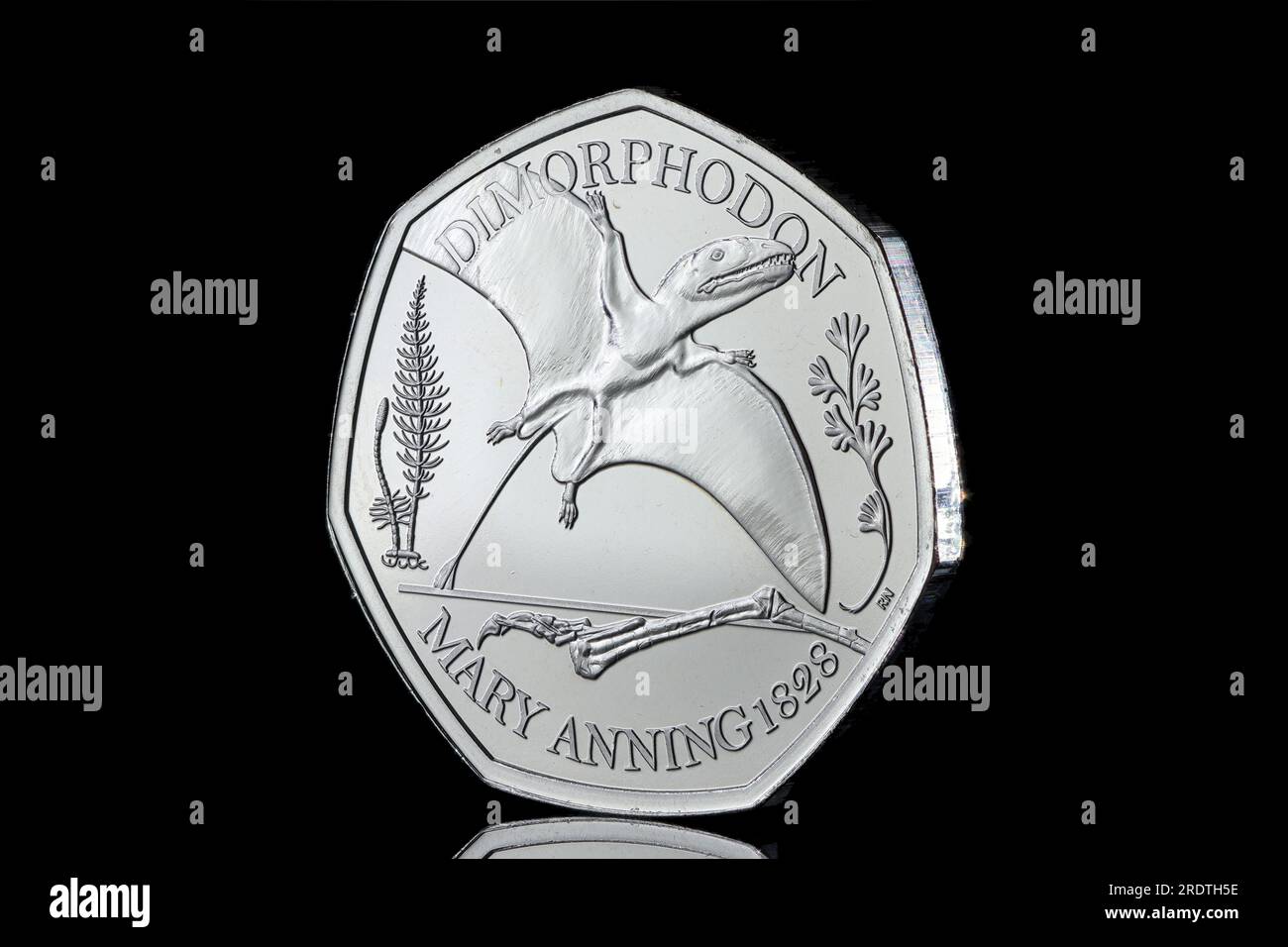 Pièce de 2021 50p représentant un Dimorphodon, le premier dinosaure ailé jamais identifié Banque D'Images