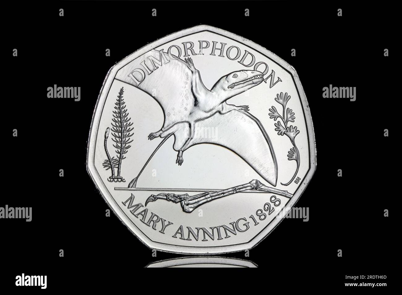 Pièce de 2021 50p représentant un Dimorphodon, le premier dinosaure ailé jamais identifié Banque D'Images