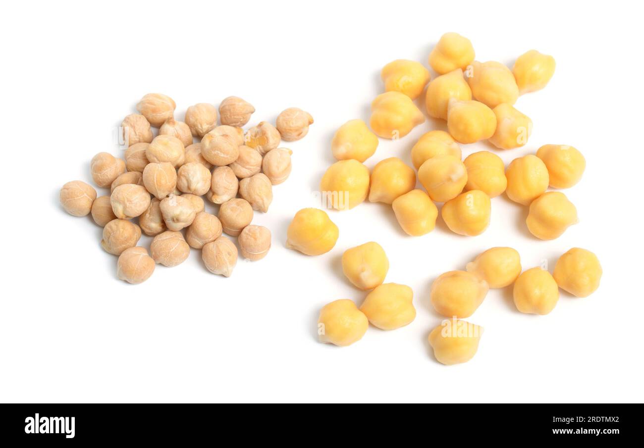 Pois chiche ou pois chiche ou gramme Bengale, chhana, chana, garbanzo ou haricot garbanzo, ou pois égyptiens. Isolé sur fond blanc. Banque D'Images