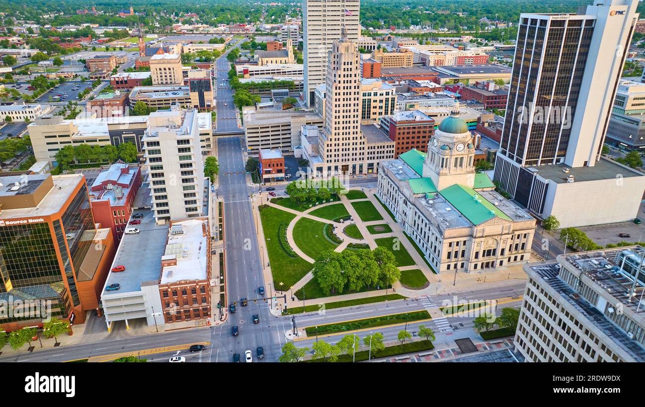 Centre-ville aérien de fort Wayne avec point focal sur le palais de justice du comté d'Allen Banque D'Images