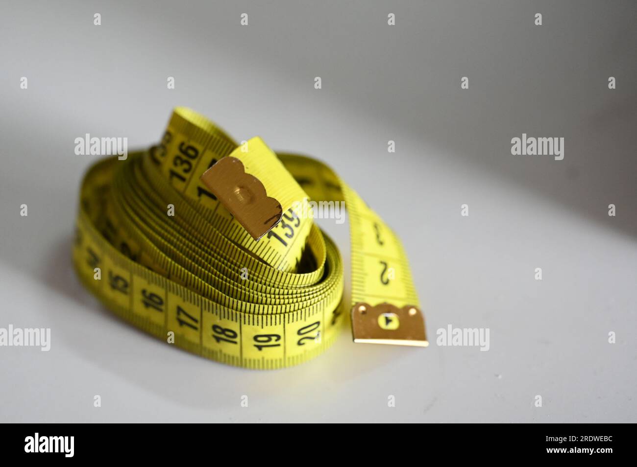 Mètre à ruban jaune Banque D'Images