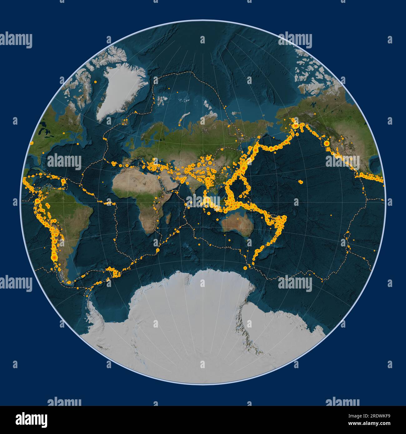 Emplacements des tremblements de terre au-dessus de Richter 6,5 enregistrés depuis le début du 17e siècle sur la carte satellite mondiale en marbre bleu dans le cen de projection de Lagrange Banque D'Images