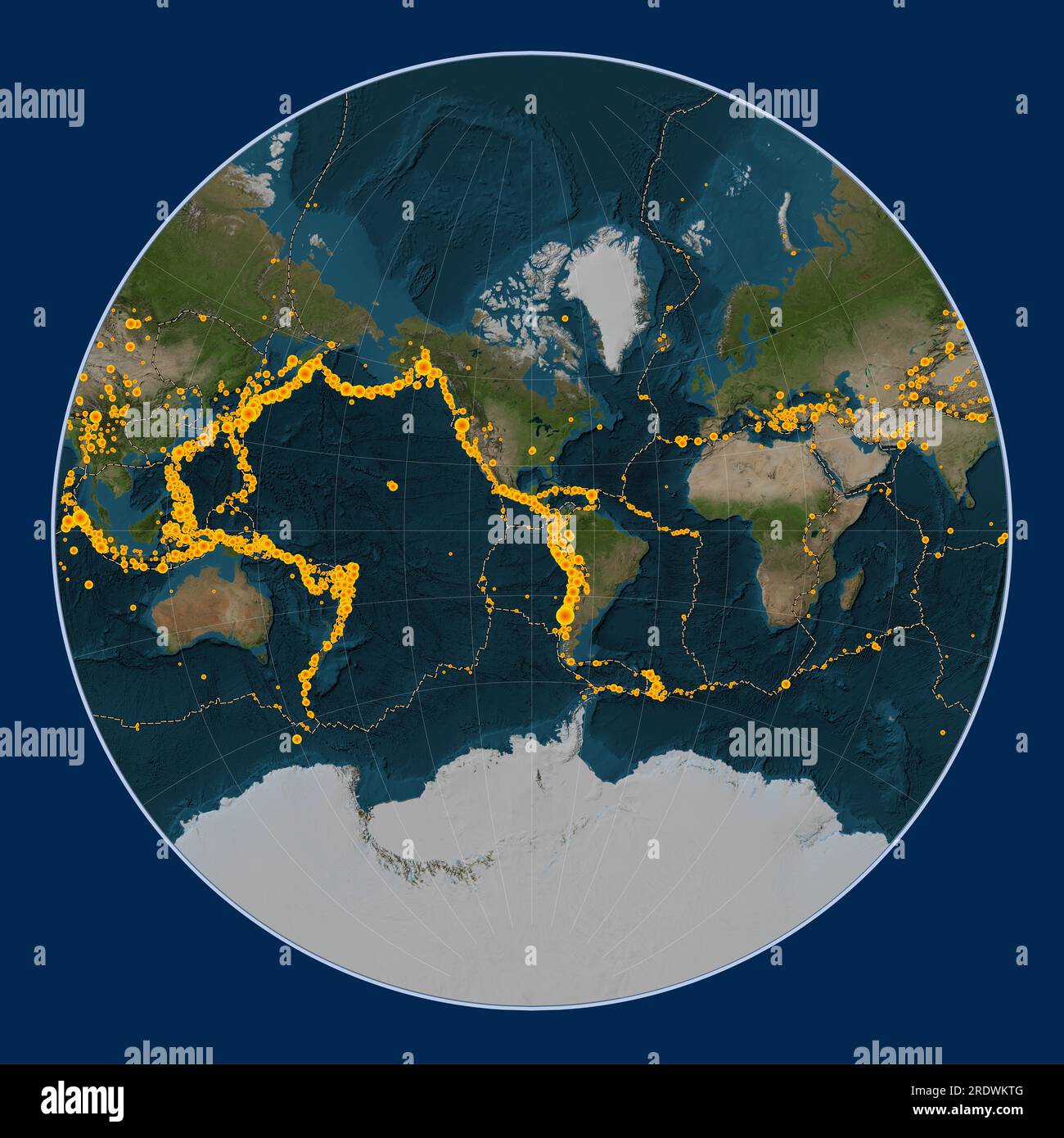 Emplacements des tremblements de terre au-dessus de Richter 6,5 enregistrés depuis le début du 17e siècle sur la carte satellite mondiale en marbre bleu dans le cen de projection de Lagrange Banque D'Images