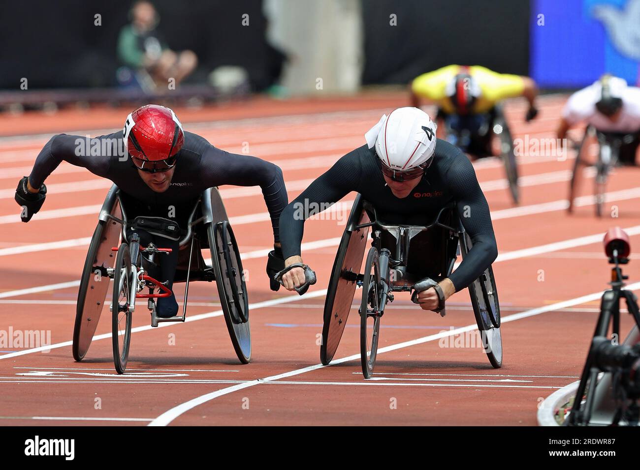 Nathan MAGUIRE bat Danny SIDBURY par cent de seconde au 1500m en fauteuil roulant dans la Wanda Diamond League au London Stadium Banque D'Images