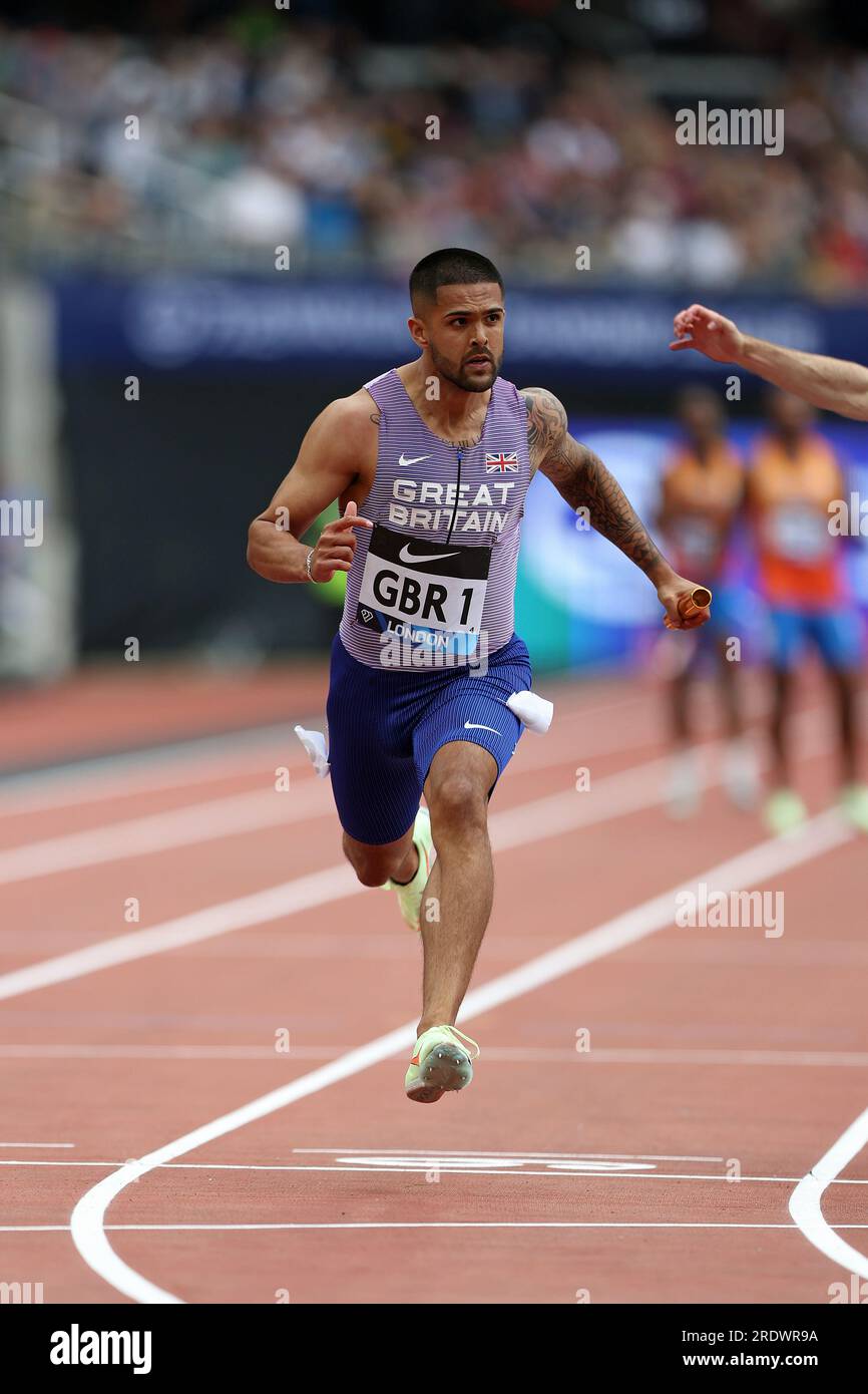 Tommy RAMDHAN en tête de l'équipe de relais GBR 1 4*100m dans la Wanda Diamond League au London Stadium Banque D'Images