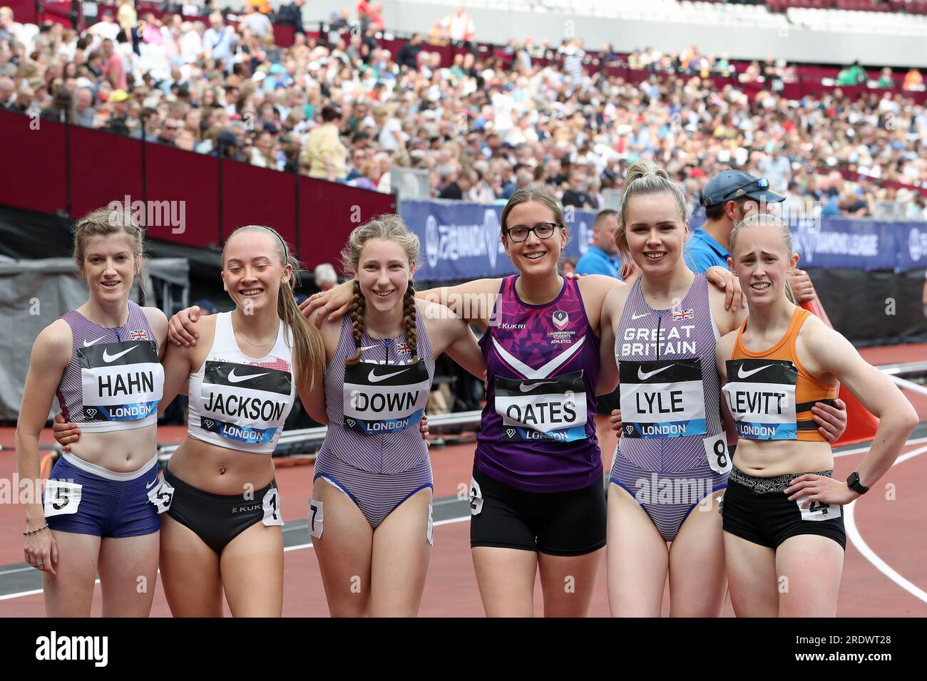 Sophie HAHN, Victoria LEVITT, Maddie DOWN, Bebe JACKSON, Maria LYLE, India OATES après le 100m de la Wanda Diamond League au London Stadium Banque D'Images