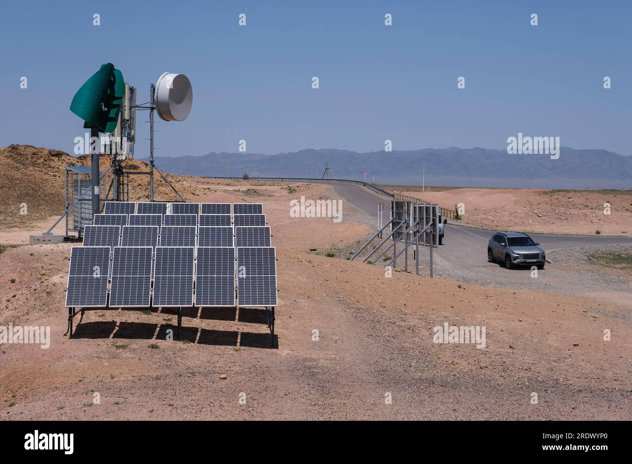 Kazakhstan, Canyon de Charyn (Sharyn). Les panneaux solaires produisent de l'électricité pour le Visitor Center. Banque D'Images