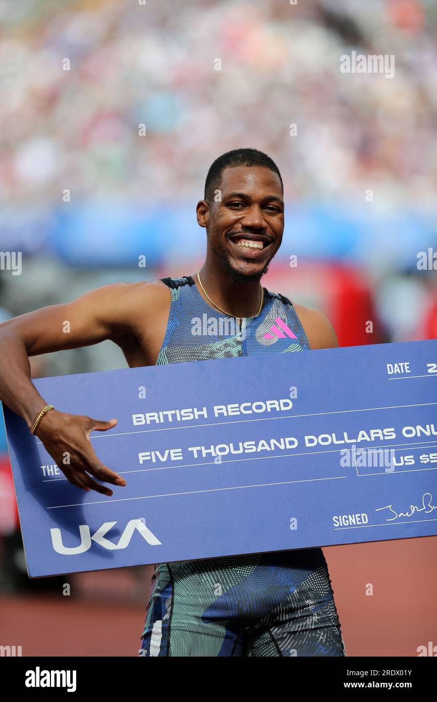 Londres, Royaume-Uni. 23 juillet 23. Zharnel HUGHES (Grande-Bretagne) après avoir établi un nouveau record national de la finale du 200m masculin en 2023, IAAF Diamond League, Queen Elizabeth Olympic Park, Stratford, Londres, Royaume-Uni. Crédit : Simon Balson/Alamy Live News Banque D'Images