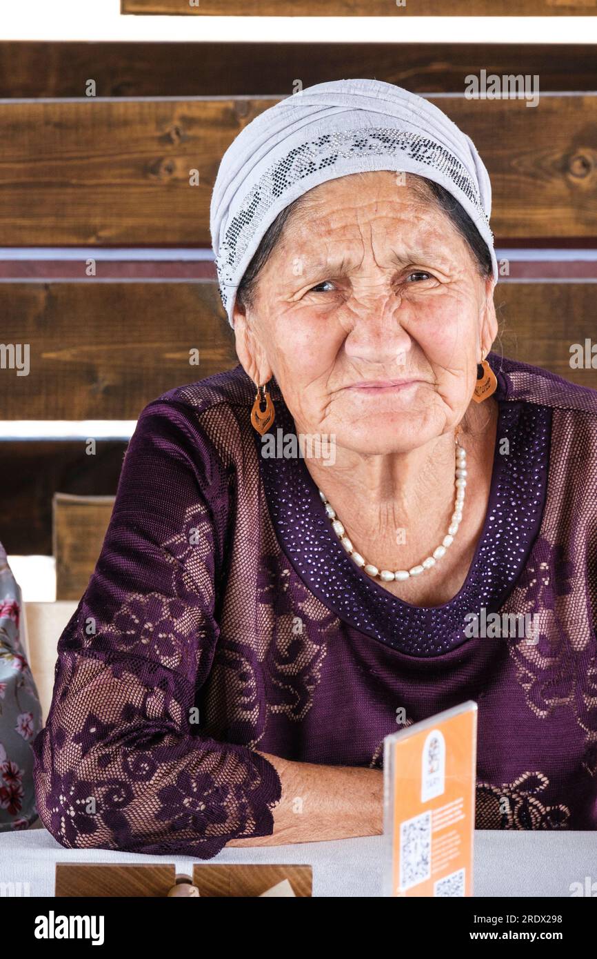 Kazakhstan, Canyon de Charyn. Femme kazakhe âgée. Banque D'Images