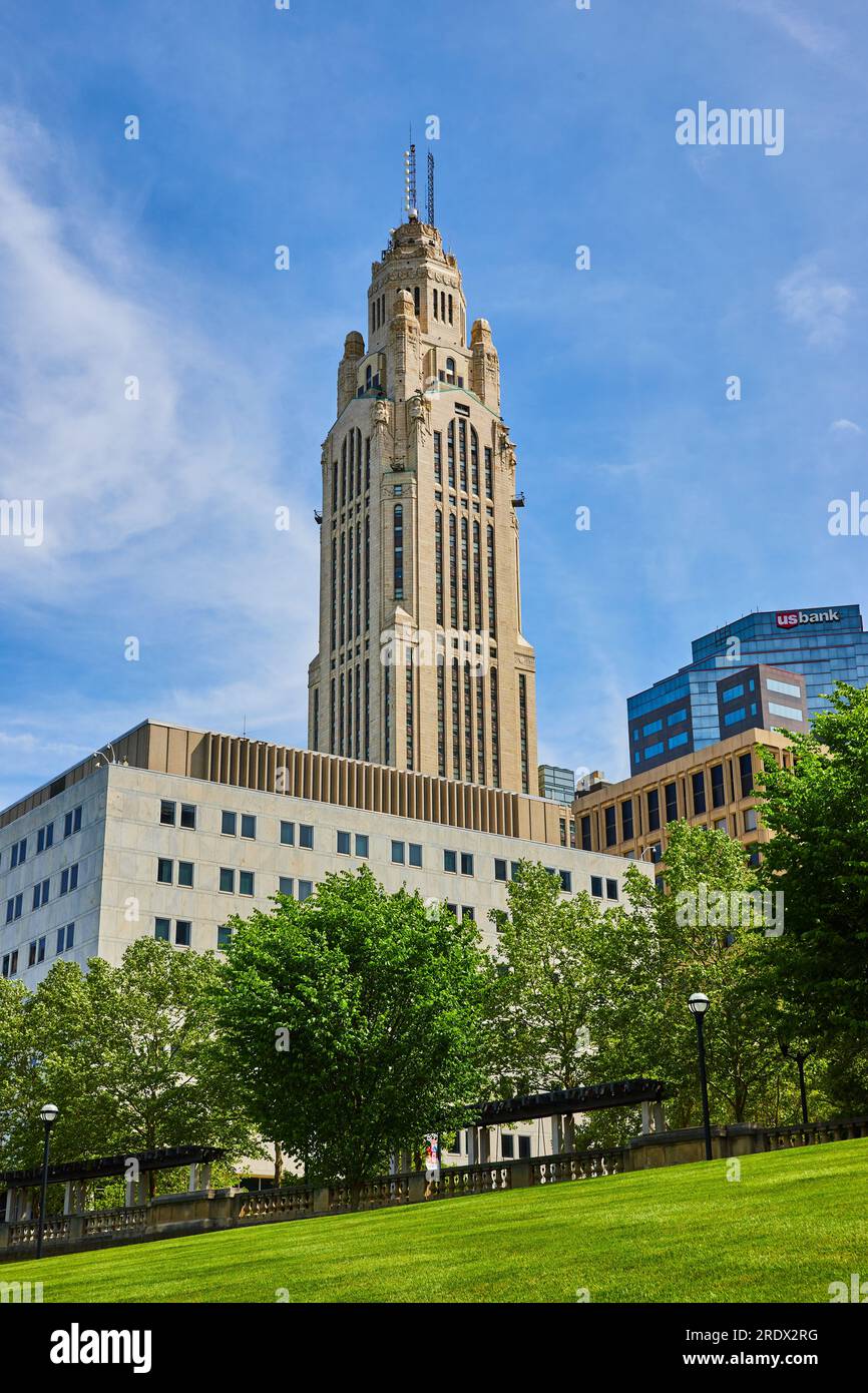 Scioto Mile Promenade regardant vers le haut de la Tour Leveque Banque D'Images