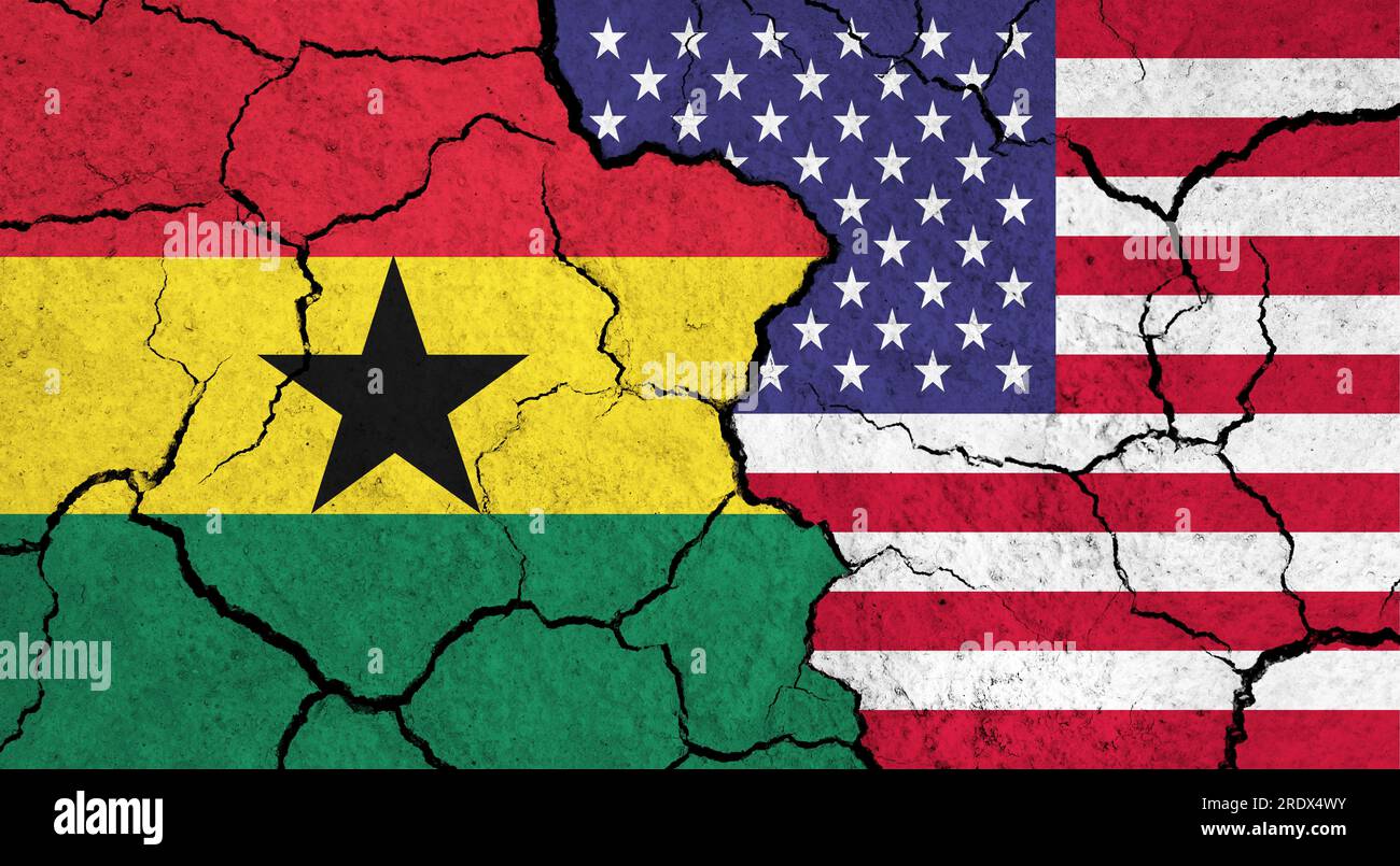 Drapeaux du Ghana et des Etats-Unis sur la surface fissurée - politique, concept de relation Banque D'Images