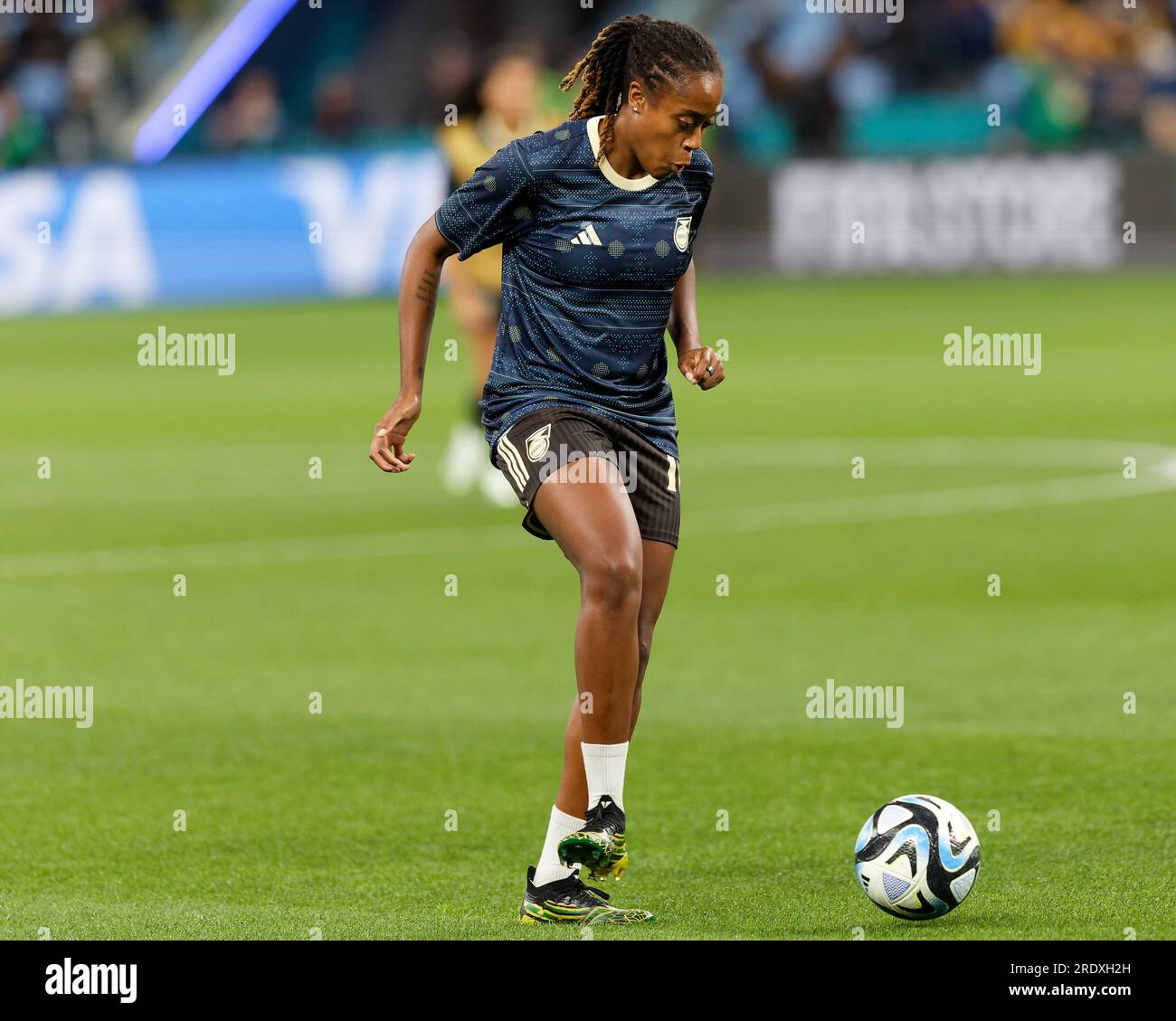 Sydney, Australie. 23 juillet 2023. Paige Bailey-Gayle, de la Jamaïque, se réchauffe avant la coupe du monde féminine de la FIFA 2023 entre la France et la Jamaïque au stade de football de Sydney le 23 juillet 2023 à Sydney, en Australie Credit : IOIO IMAGES/Alamy Live News Banque D'Images