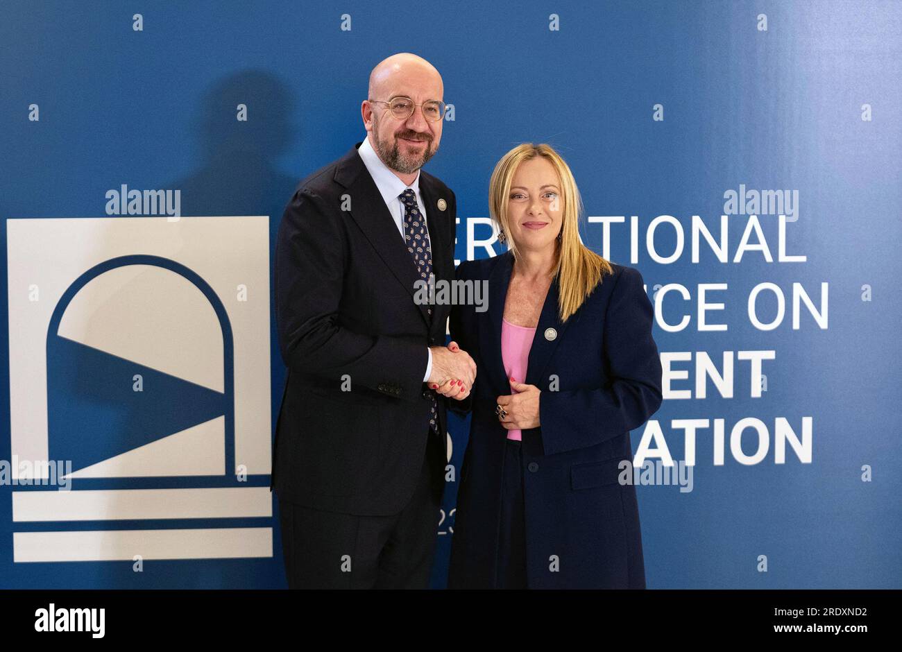 Le Premier ministre italien Giorgia Meloni et Charles Michel, président du Conseil européen, participent à la Conférence internationale sur le développement et les migrations à Rome, Italie, le 23 juillet 2023. À l'initiative du gouvernement italien, des dirigeants de presque tous les États de la rive sud de la Méditerranée élargie, du Moyen-Orient et du Golfe, ainsi que des États membres de l'UE de première arrivée et d'un certain nombre de partenaires du Sahel et de la Corne de l'Afrique, Avec les chefs des institutions européennes et des institutions financières internationales, se sont réunis au Ministère des Affaires étrangères et à Inter Banque D'Images