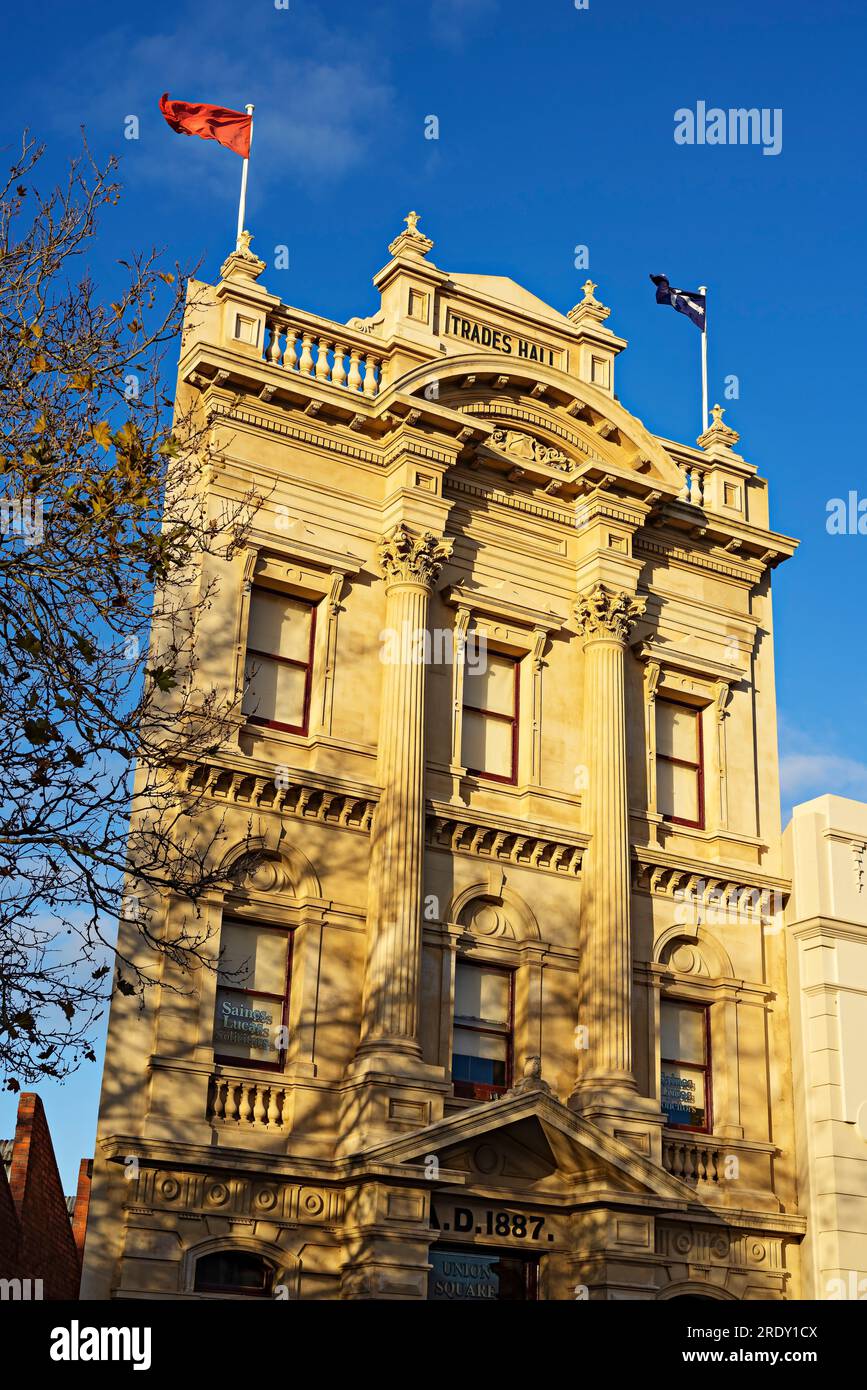 Ballarat Australie / le paysage urbain historique de Camp Street à Ballarat. On peut voir ici le Ballarat Trades Hall Building datant d'environ 1888. Ballarat a un bonjour fier Banque D'Images