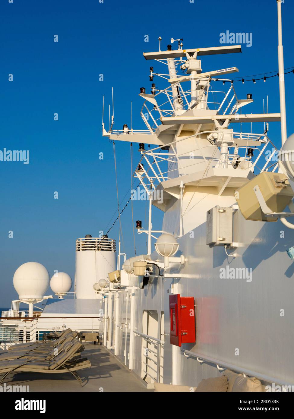 Il est facile de voir l'attrait de la croisière, parfois: Cuisine fine cuite pour vous à toute heure, toutes les boissons que vous pouvez tenir, tout est pris en charge, Banque D'Images