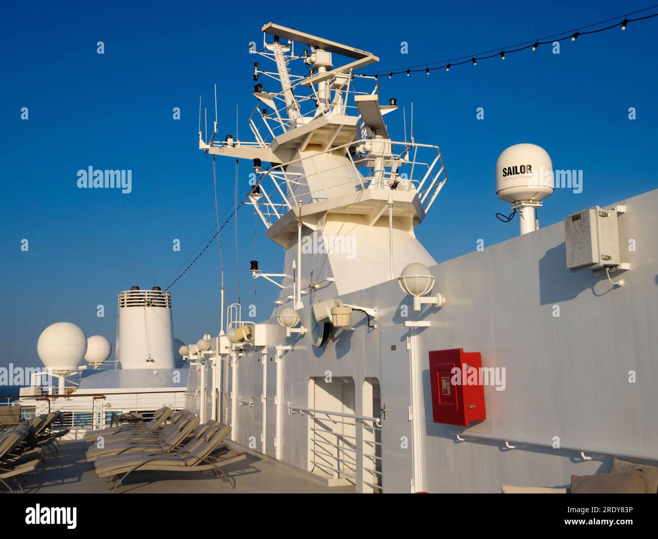 Il est facile de voir l'attrait de la croisière, parfois: Cuisine fine cuite pour vous à toute heure, toutes les boissons que vous pouvez tenir, tout est pris en charge, Banque D'Images