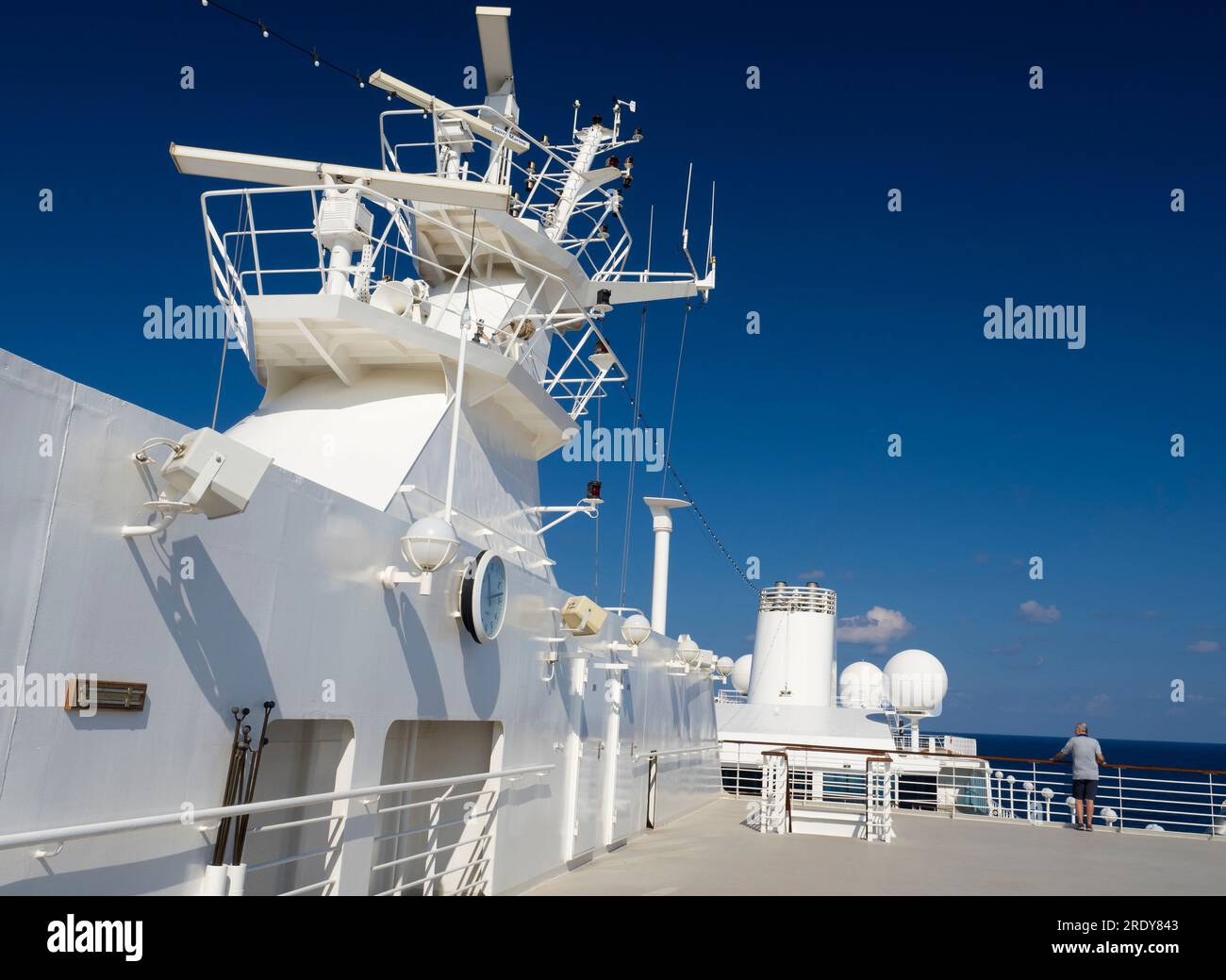 Il est facile de voir l'attrait de la croisière, parfois: Cuisine fine cuite pour vous à toute heure, toutes les boissons que vous pouvez tenir, tout est pris en charge, Banque D'Images