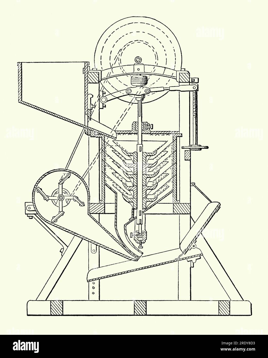 Une ancienne gravure d'une grande machine de décorticage de grains des années 1800 Il est tiré d'un livre de génie mécanique victorien des années 1880 Les grains tels que le riz nécessitaient un huller ou un décortiqueur pour enlever mécaniquement la paille (les enveloppes extérieures) des grains. Traditionnellement, il était pilonné à l'aide d'une certaine forme de mortier et de pilon. Le huller Engelberg, conçu par l'ingénieur brésilien allemand Evaristo Engelberg au Brésil et breveté pour la première fois en 1885, utilisait des rouleaux en acier pour enlever la coque. Ici, l'huller utilise des disques abrasifs coniques rotatifs abrasifs pour enlever d'abord les enveloppes. Banque D'Images