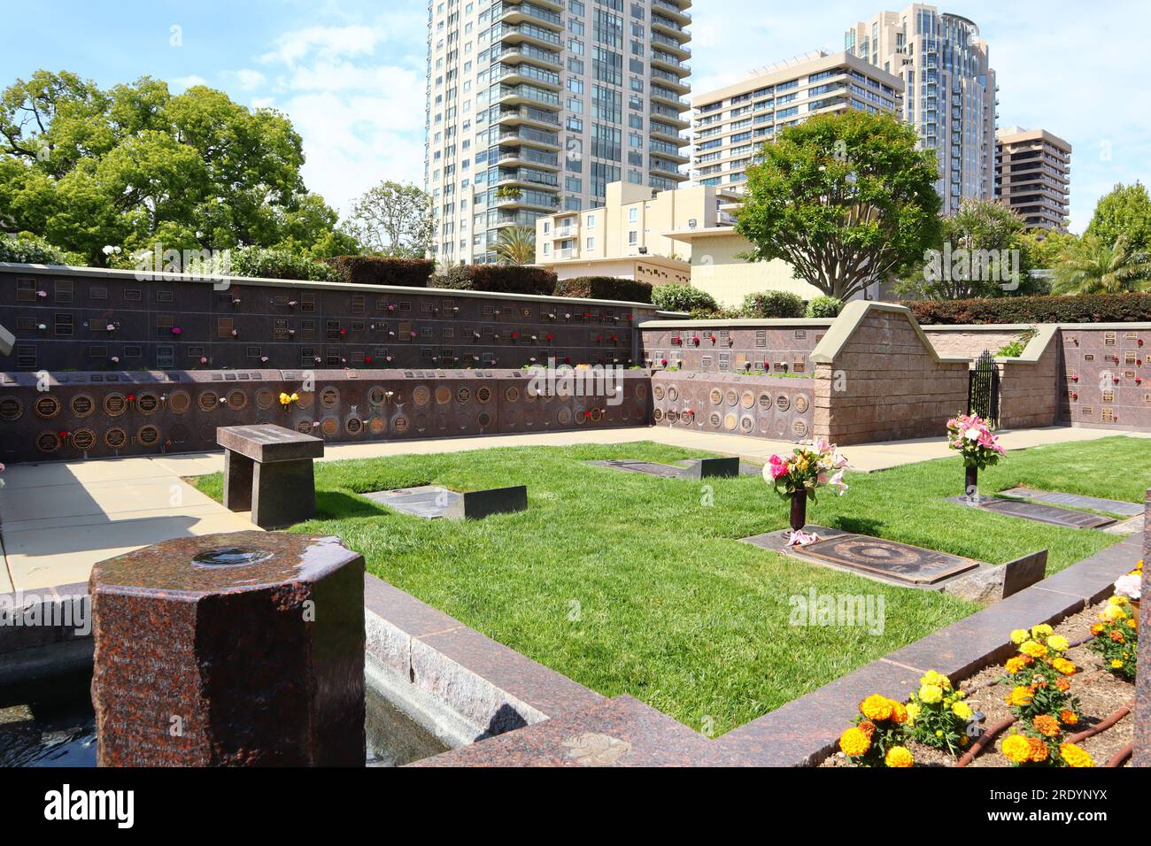 Los Angeles, Californie : Pierce Brothers Westwood Village Memorial Park Cemetery and Mortuary Banque D'Images