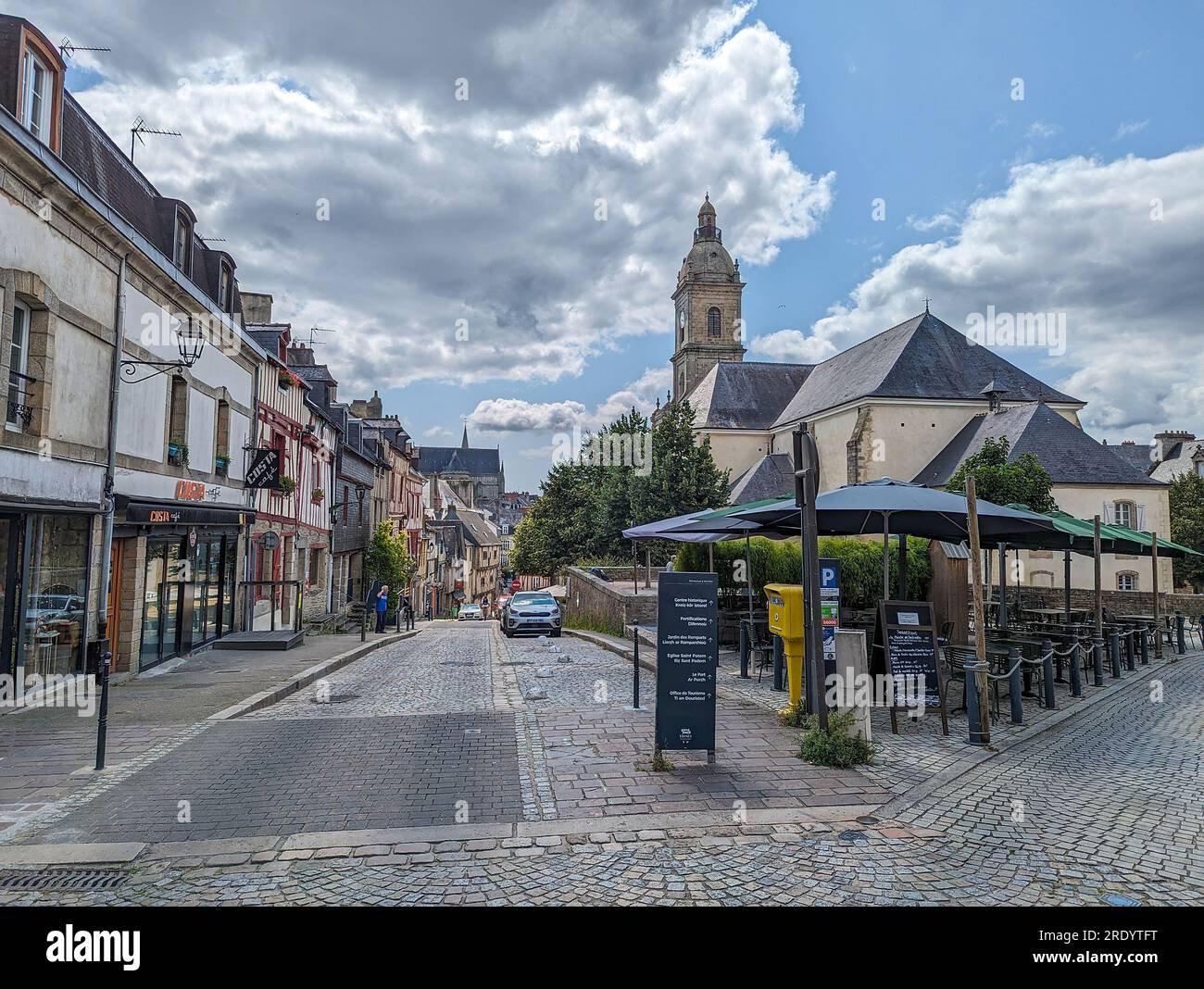 (C) Denis TRASFI / MAXPPP - France, Bretagne, Morbihan, ville de vannes le 21 juillet 2023 - Église Saint-Patern / France, Brittany, Morbihan, City of Banque D'Images