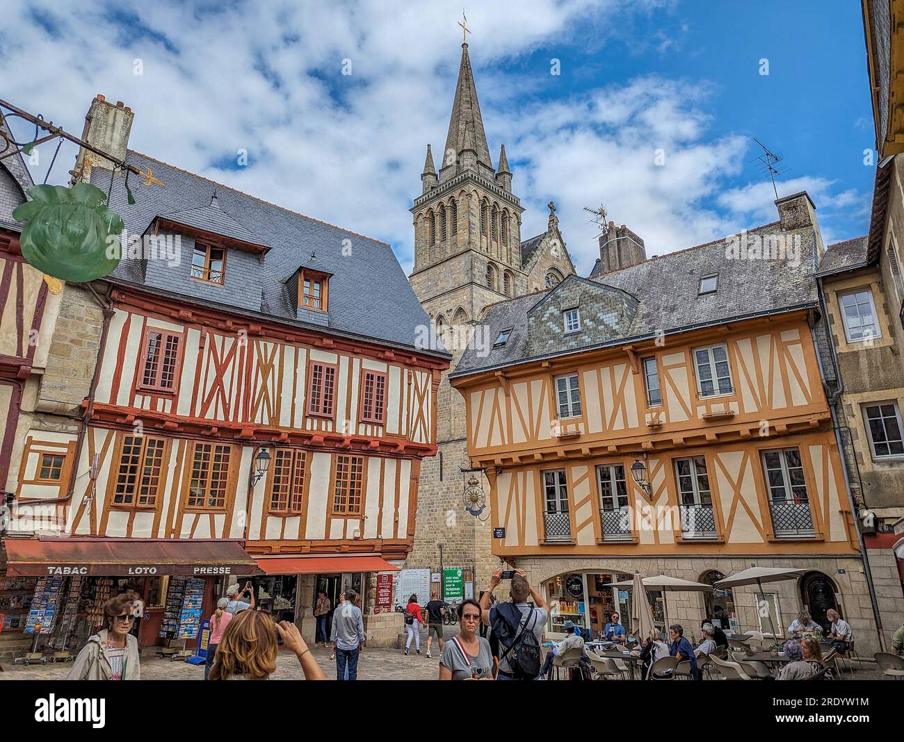 (C) Denis TRASFI / MAXPPP - France, Bretagne, Morbihan, ville de vannes le 21 juillet 2023 - Cathédrale Saint-Pierre / France, Brittany, Morbihan, CIT Banque D'Images