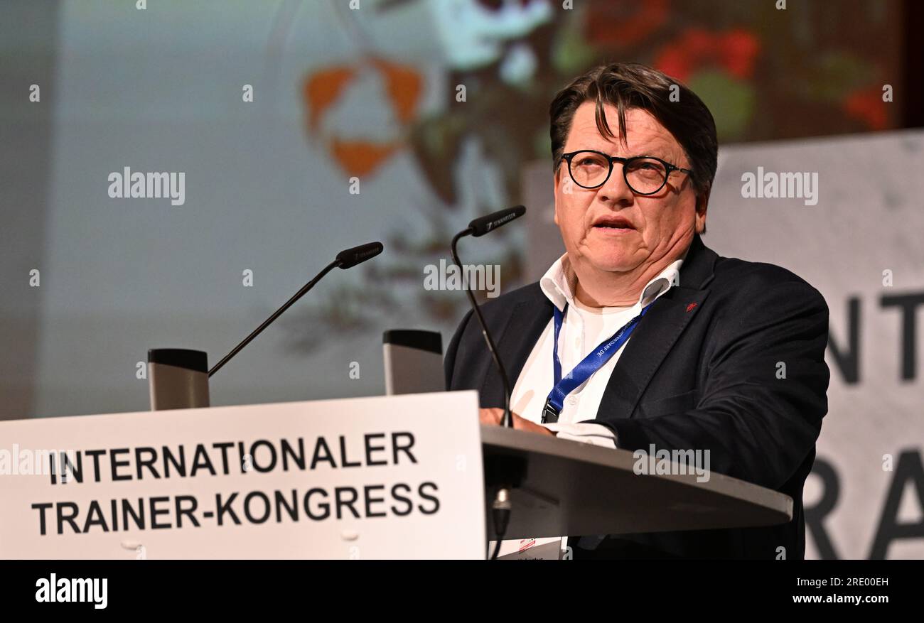 Brême, Allemagne. 24 juillet 2023. Hubertus Hess-Grunewald, président du Werder Bremen, interviendra au Congrès international des entraîneurs du BDFL, organisé par l'Association des entraîneurs allemands de football (BDFL). Le congrès se déroule du 24 au 26 juillet 2023. Crédit : Carmen Jaspersen/dpa/Alamy Live News Banque D'Images