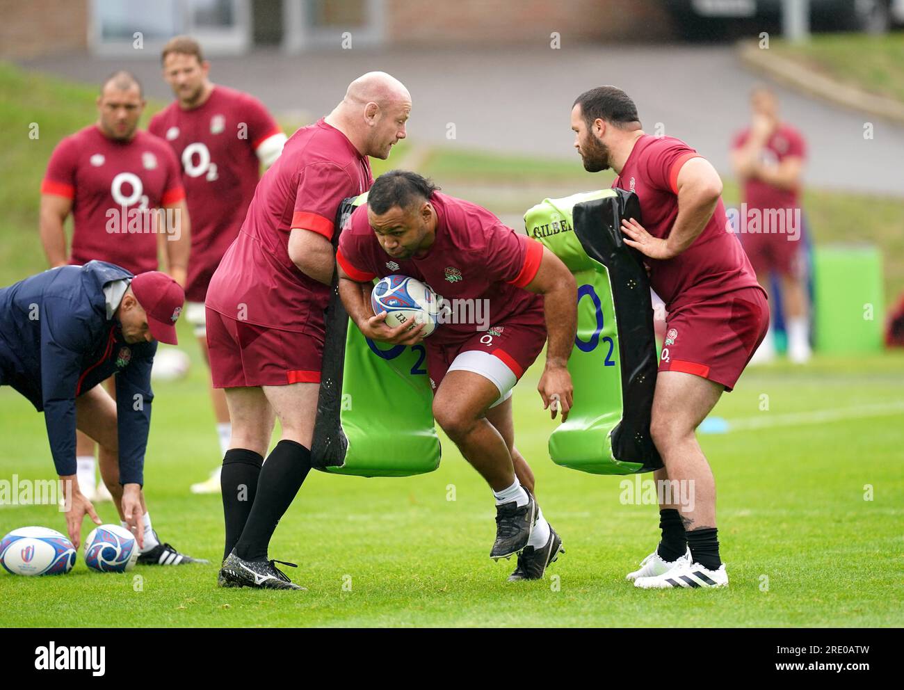 L'Anglais Billy Vunipola (au centre) lors d'une séance d'entraînement au Pennyhill Park, Bagshot. Date de la photo : lundi 24 juillet 2023. Banque D'Images