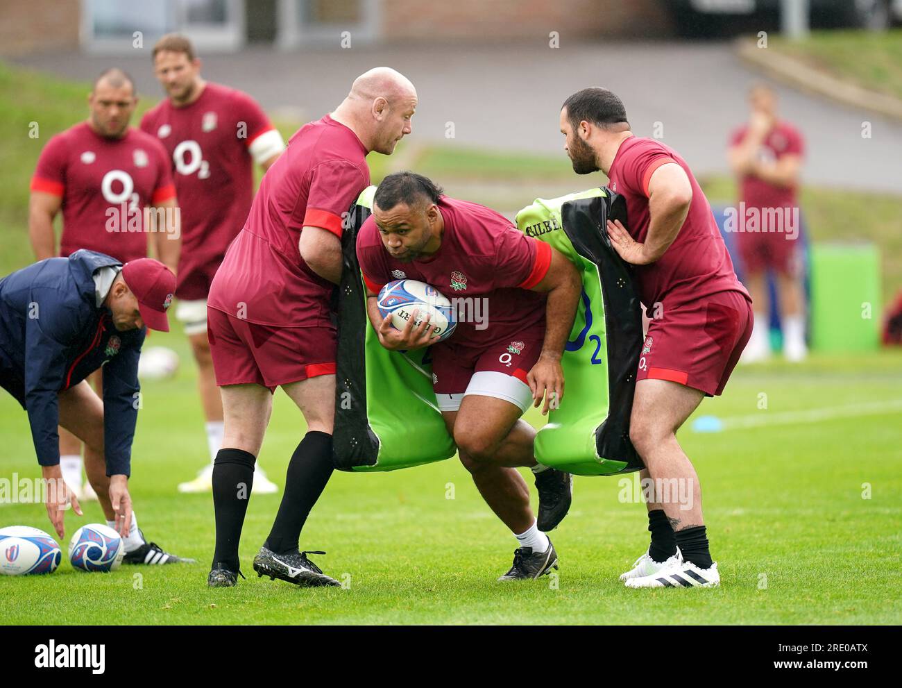 L'Anglais Billy Vunipola (au centre) lors d'une séance d'entraînement au Pennyhill Park, Bagshot. Date de la photo : lundi 24 juillet 2023. Banque D'Images