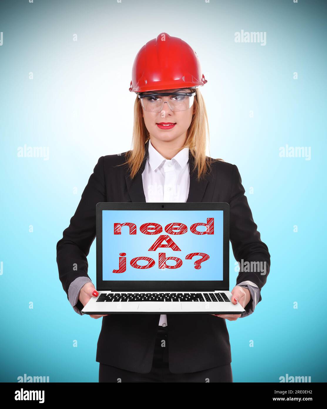 femme ingénieur tenant l'ordinateur portable avec besoin d'un emploi Banque D'Images