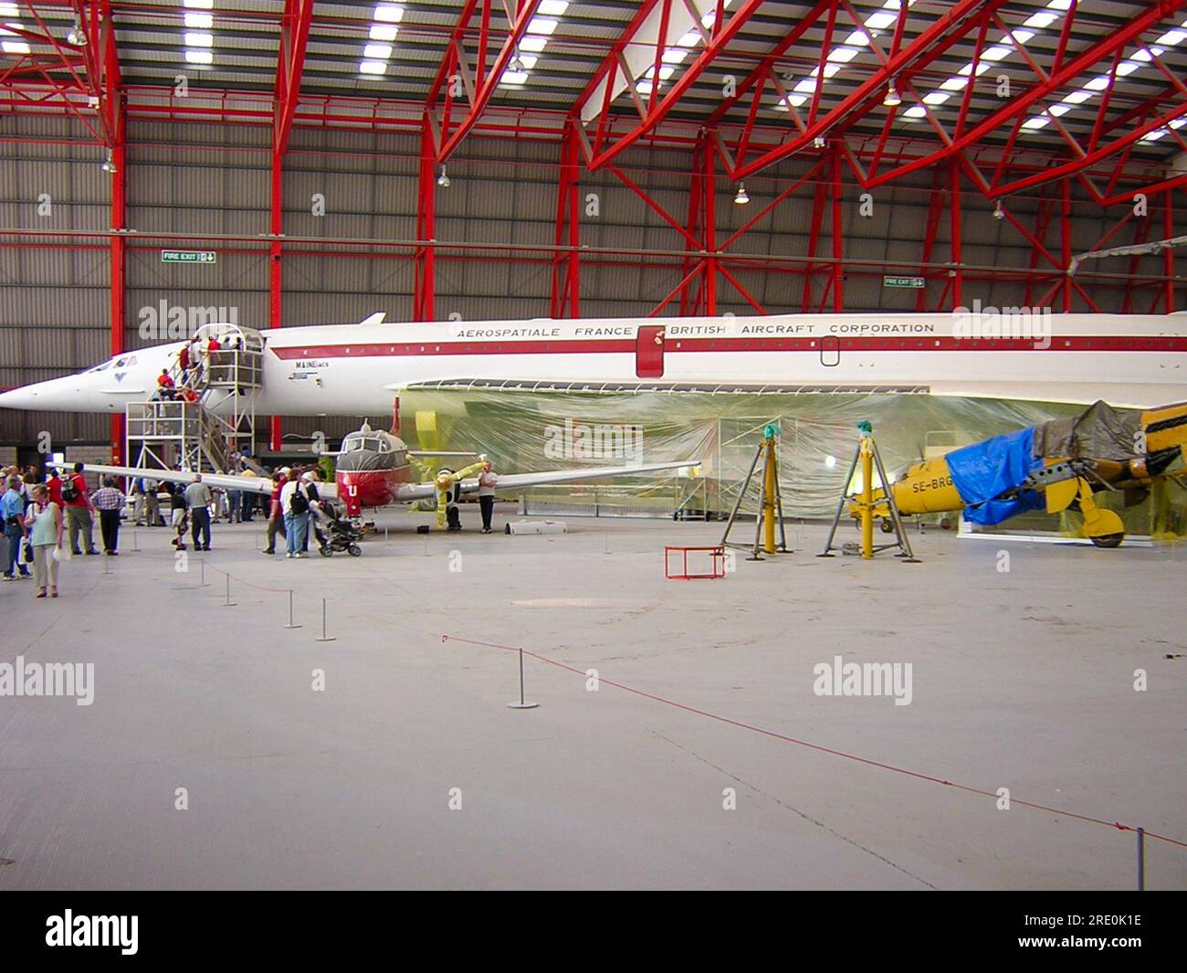 Concorde G-AXDN dans le nouveau super hangar de l'espace aérien en construction à IWM Duxford, Royaume-Uni. Une fois terminé, d'autres grandes expositions seront exposées à l'intérieur Banque D'Images