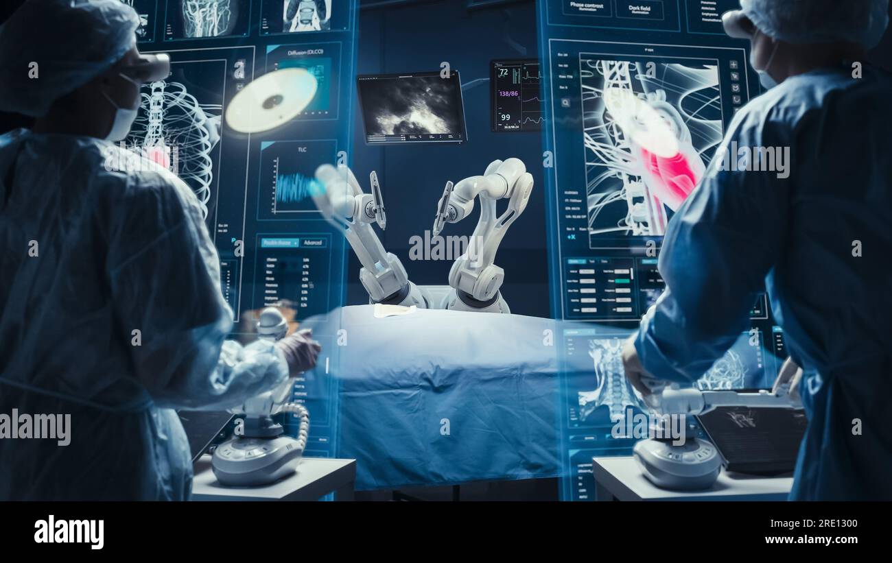 Chirurgien portant des casques AR et utilisant des bras robotiques télécommandés de haute précision pour opérer sur le patient à l'hôpital. Docteur contrôlant les membres robotiques Banque D'Images