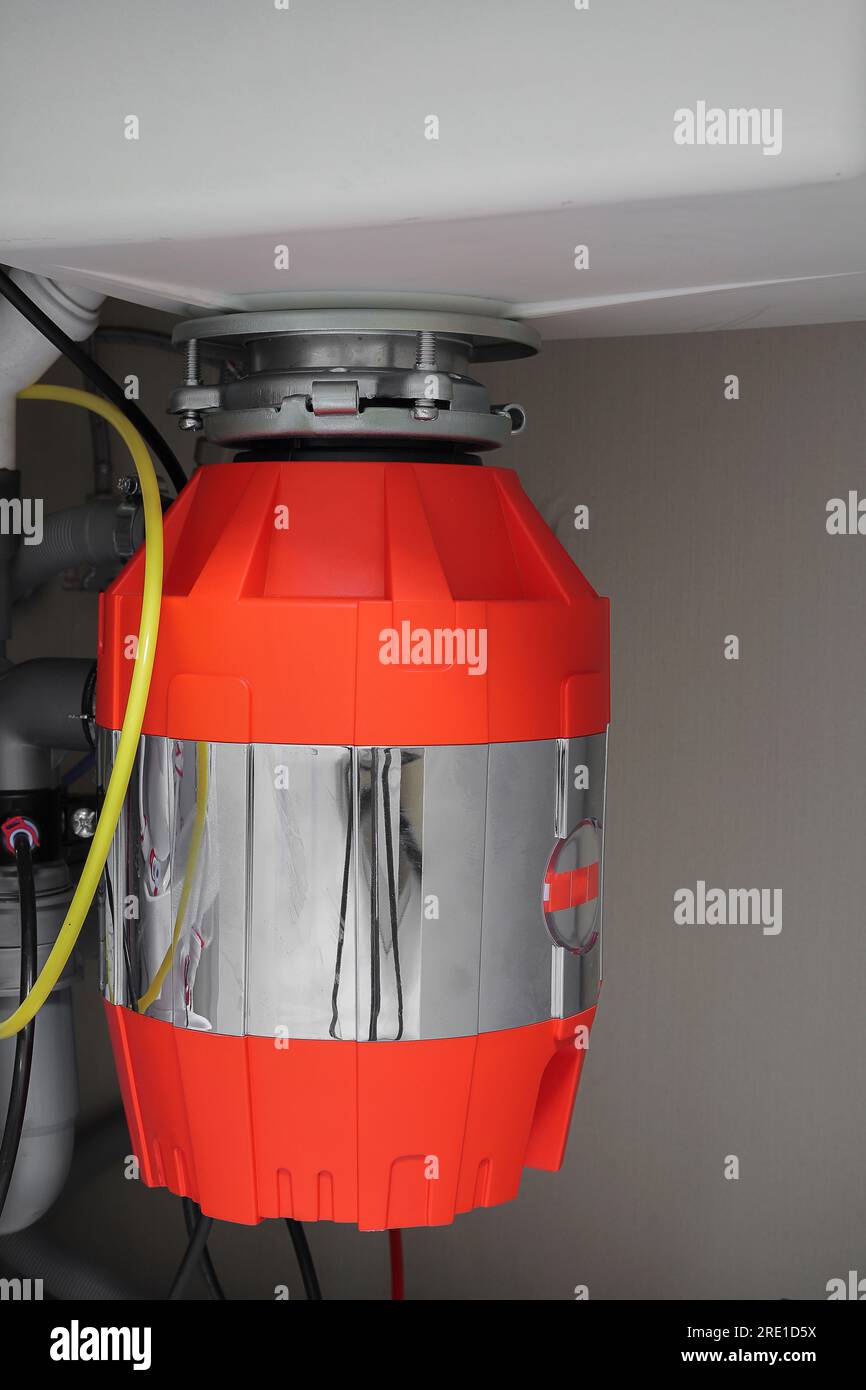 Les meubles de cuisine sont en gros plan dans l'évier Banque D'Images