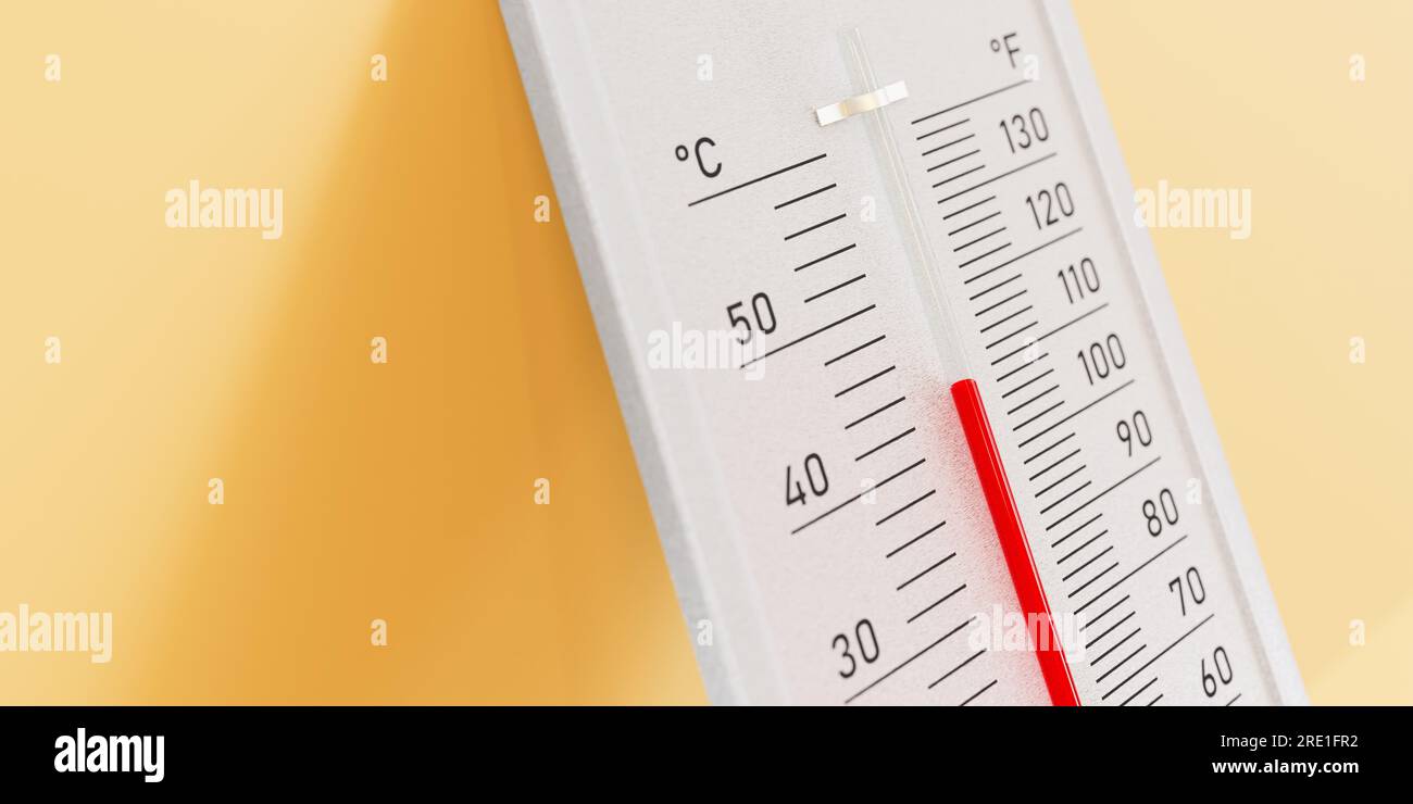 Concept de vague de chaleur : un thermomètre montrant 44 ° celsius / 110 ° Fahrenheit appuyé sur un fond orange avec de l'ombre. Banque D'Images