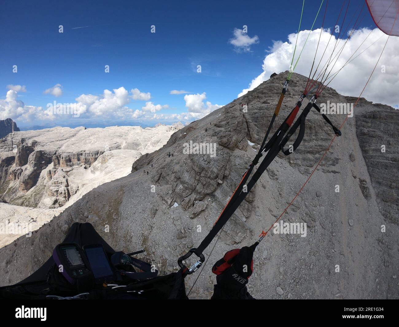 Beau paysage de dolomites-parapente-montagnes lacs italiens et sommets rocheux et pointus, montagnes Dolomites Alpes, Canazei, Piz BoE Banque D'Images