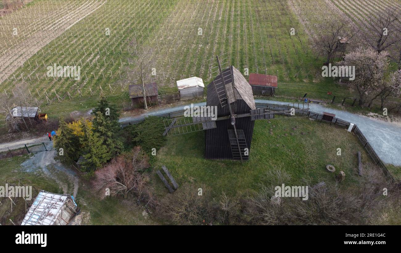 Moulin à vent en bois, Klobouky u Brna, République tchèque, větrný Mlýn Klobouky u Brna Musée de la technologie à Klobouky u Brna, comme le moulin de sorcelleur Banque D'Images