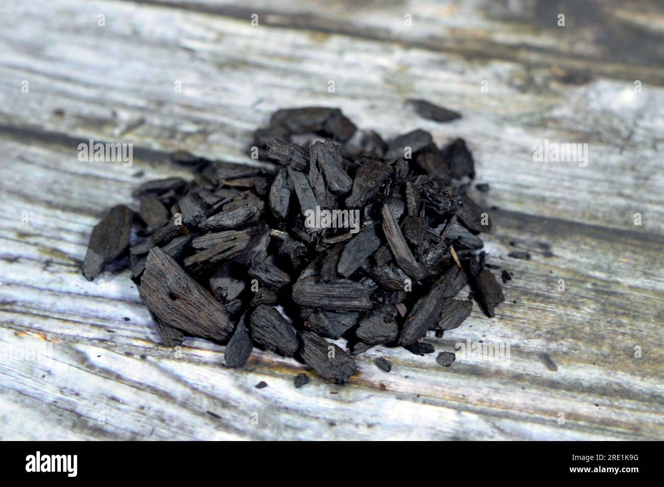 L'encens saoudien Oud, un matériau biotique aromatique qui libère de la fumée parfumée lorsqu'il est brûlé. Le terme est utilisé pour désigner soit la matière, soit l'arôme, composer Banque D'Images