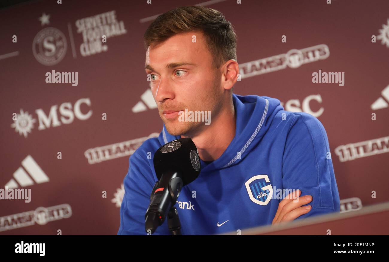 Genève, Suisse. 24 juillet 2023. Bryan Heynen de Genk photographié lors d'une conférence de presse de l'équipe belge de football KRC Genk, lundi 24 juillet 2023 à Genève, en Suisse, en préparation du match de demain contre le Servette FC lors du deuxième tour de qualification pour la compétition UEFA Champions League. BELGA PHOTO VIRGINIE LEFOUR crédit : Belga News Agency/Alamy Live News Banque D'Images