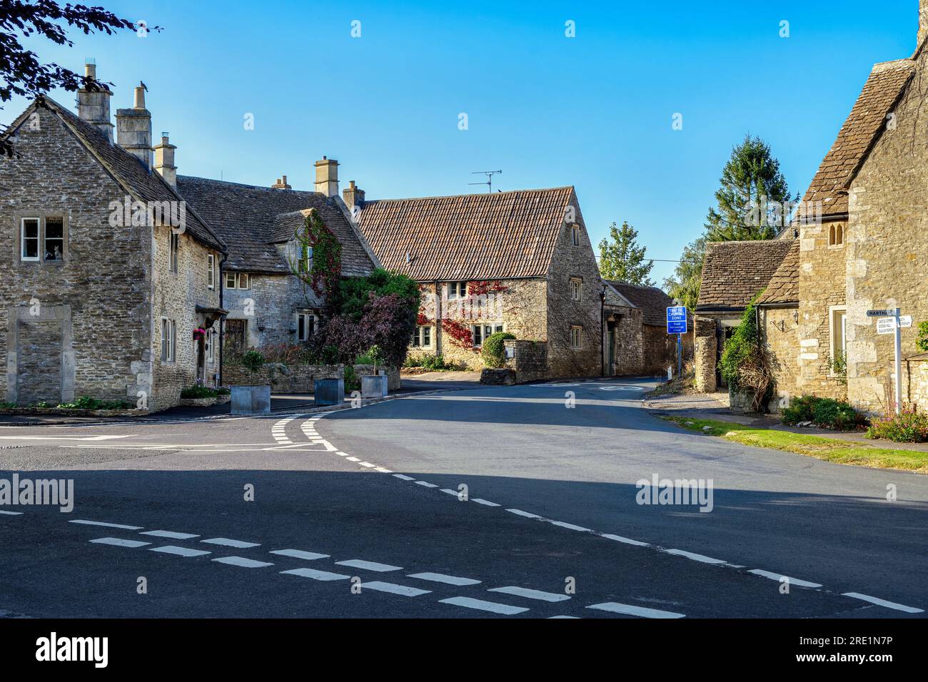 Le village pittoresque de Biddestone dans les Cotswolds, en Angleterre en été où Agatha raisin a été filmé Banque D'Images
