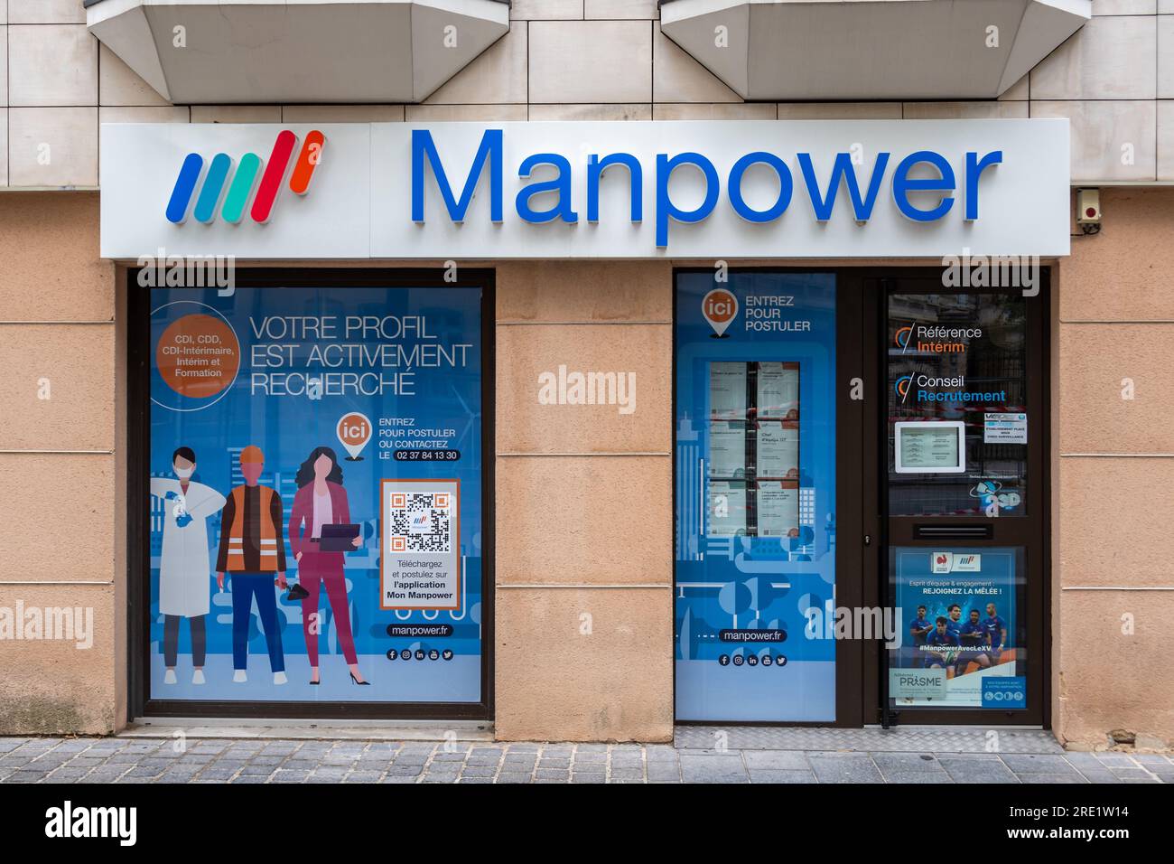 Vue extérieure d'un bureau de Manpower. Manpower est une marque de la multinationale ManpowerGroup, spécialisée dans les ressources humaines et le travail temporaire Banque D'Images