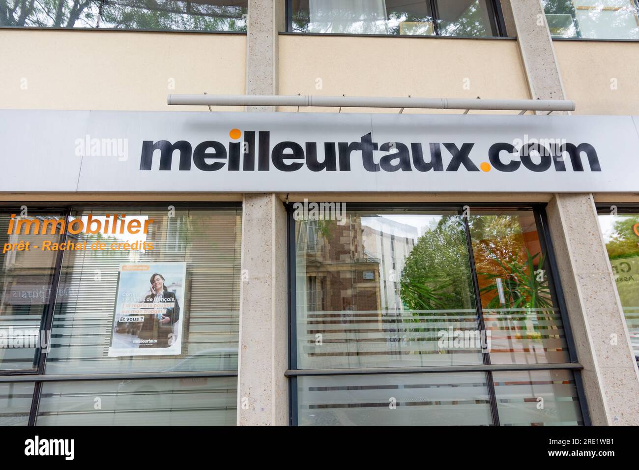 Vue extérieure d'une agence de Meilleurtaux.com. Meilleurtaux est une société de courtage française spécialisée dans les produits financiers, notamment dans les hypothèques Banque D'Images