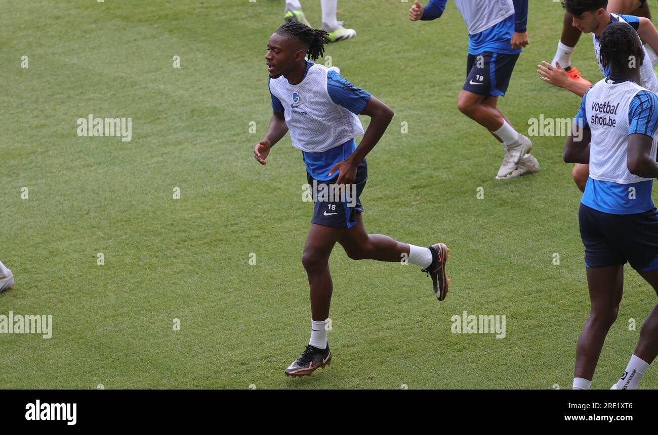 Genève, Suisse. 24 juillet 2023. Joris Kayembe de Genk photographié en action lors d'une séance d'entraînement de l'équipe belge de football KRC Genk, lundi 24 juillet 2023 à Genève, en Suisse, en préparation du match de demain contre le Servette FC lors du deuxième tour de qualification pour la compétition de l'UEFA Champions League. BELGA PHOTO VIRGINIE LEFOUR crédit : Belga News Agency/Alamy Live News Banque D'Images