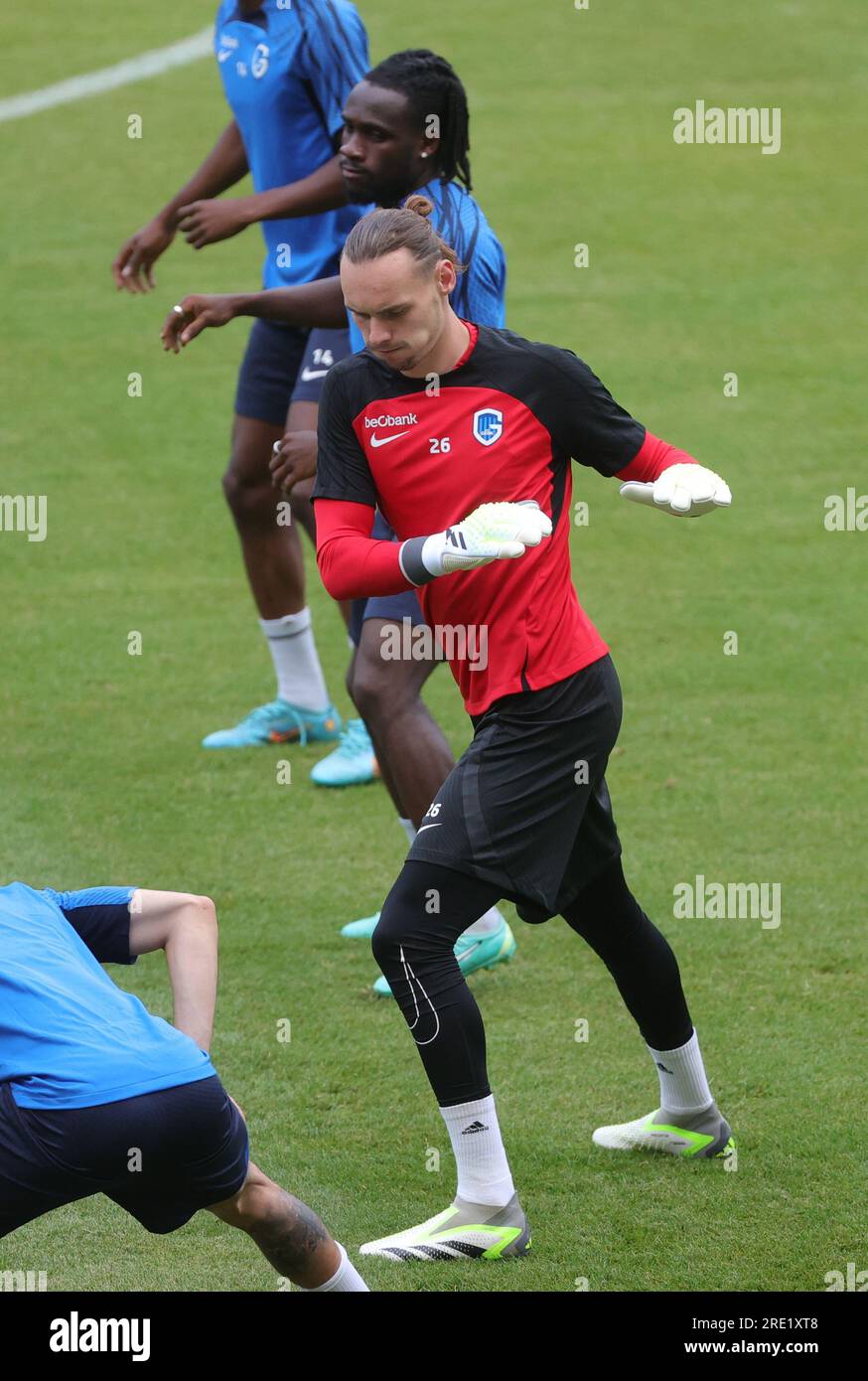 Genève, Suisse. 24 juillet 2023. Le gardien de but de Genk Maarten Vandevoordt photographié lors d'une séance d'entraînement de l'équipe belge de football KRC Genk, lundi 24 juillet 2023 à Genève, en Suisse, en préparation du match de demain contre le Servette FC lors du deuxième tour de qualification pour la compétition de l'UEFA Champions League. BELGA PHOTO VIRGINIE LEFOUR crédit : Belga News Agency/Alamy Live News Banque D'Images