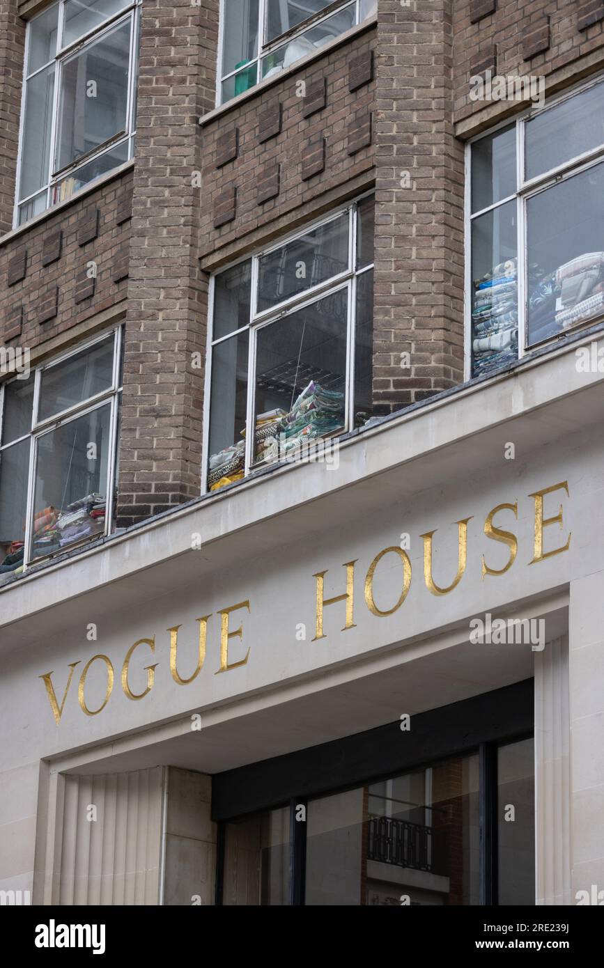 Vogue House, domicile du magazine britannique Vogue à Londres, l'emblématique immeuble de bureaux de 7 étages dans le siège de Mayfair W1 de Condé Nast, Hanover SQ. Banque D'Images